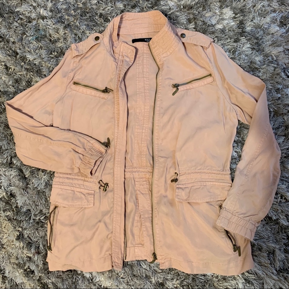 Women’s light weight jacket.